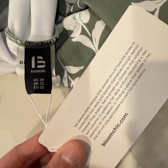 Bloomchic NWT Floral Cut Out Tankini Swim Top Women’s Size 28 Mint Green Padded - Picture 10 of 10